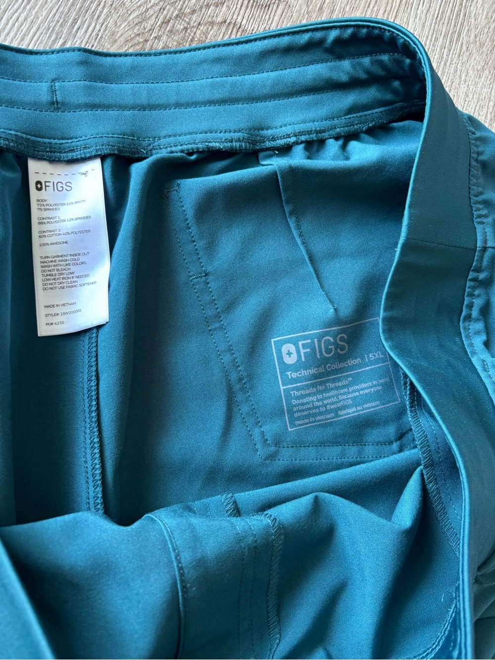 Figs Caribbean Blue Scrub Set - Picture 9 of 10